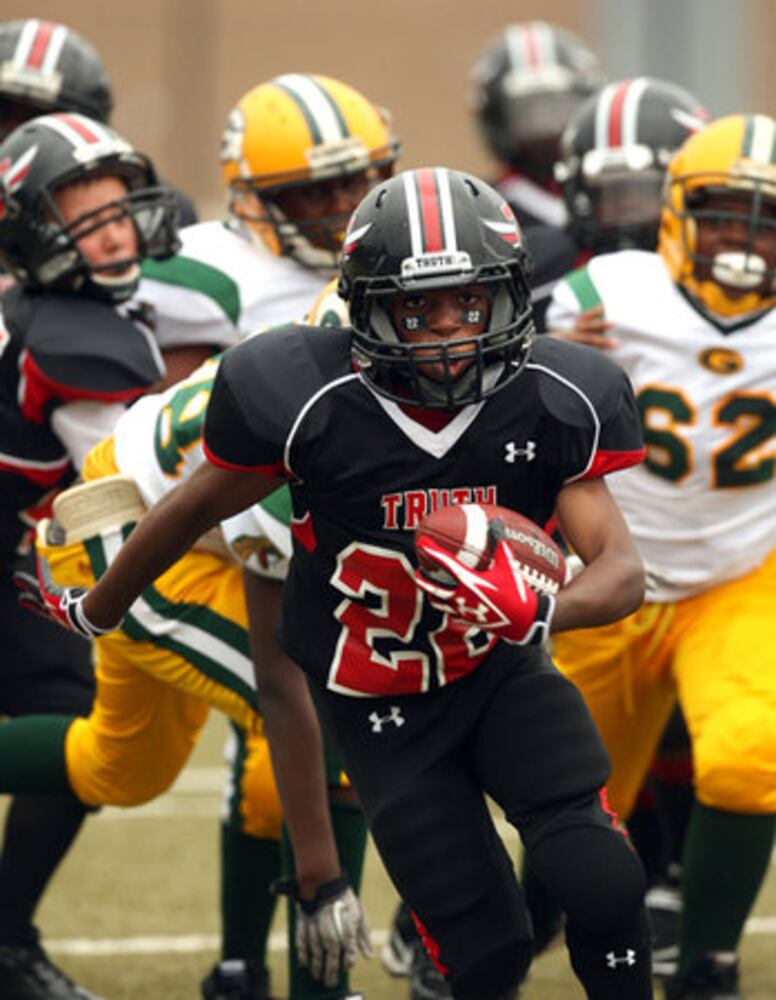 Heading for hall of fame, Deion coaches youth