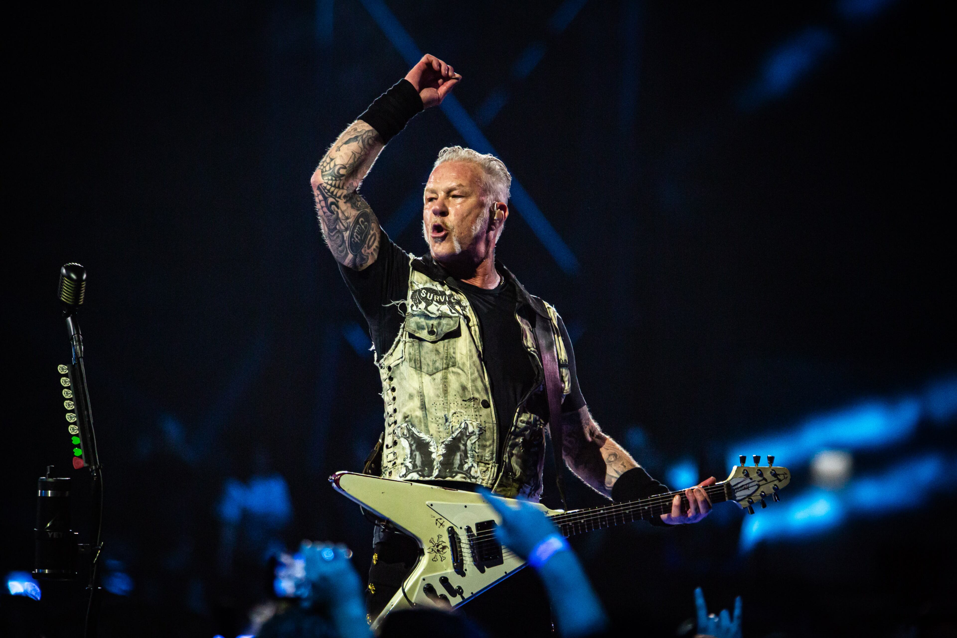 Metallica played in the round to a completely sold out Mercedes-Benz Stadium on Tuesday night covering hits spanning over 40 years. (Ryan Fleisher for the AJC)