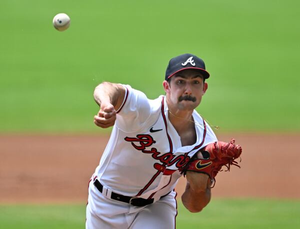 Atlanta Braves starting pitcher Spencer Strider throws against the Arizona Diamondbacks.  (Hyosub Shin / Hyosub.Shin@ajc.com)