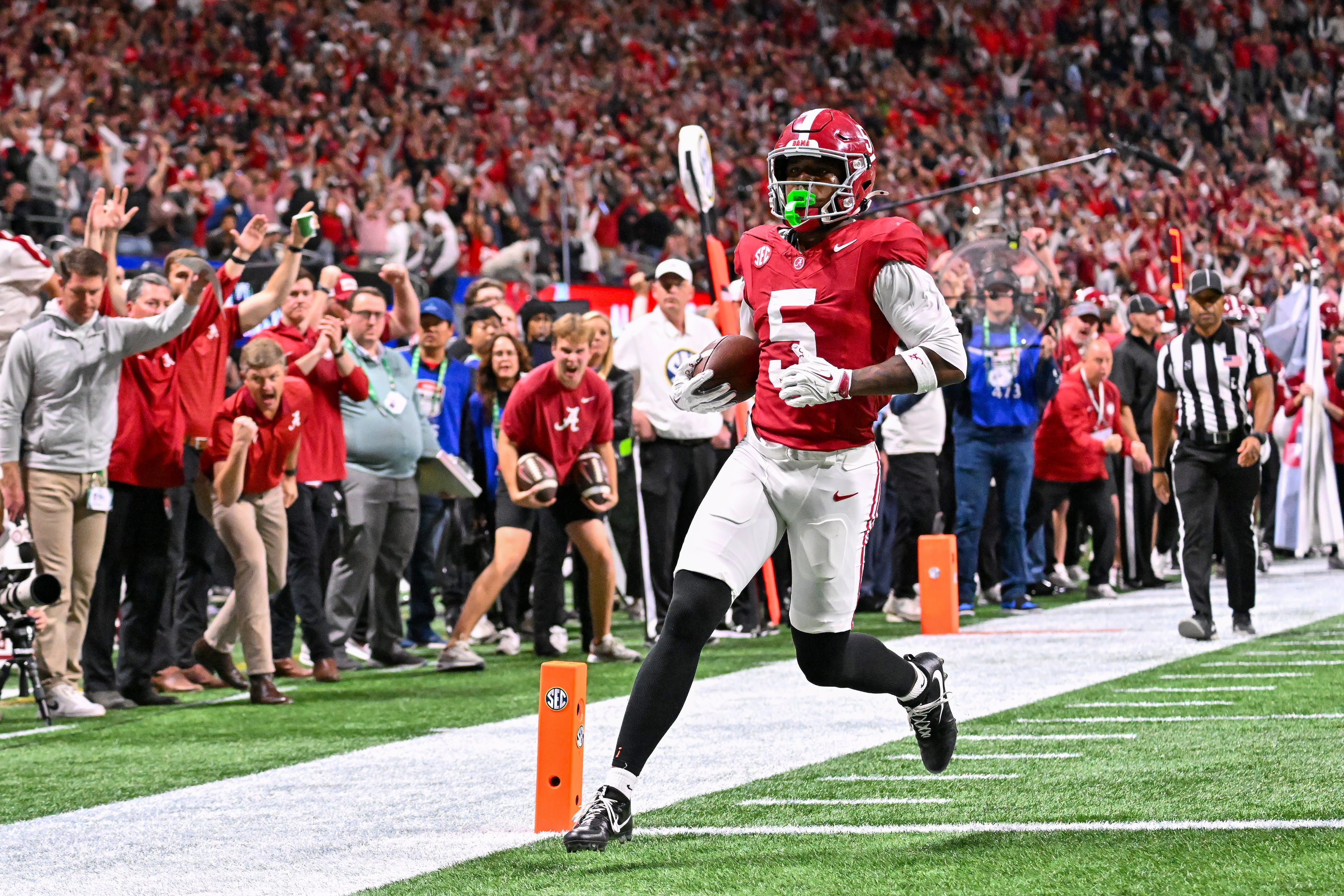 Alabama wide receiver Germie Bernard (5) scores against Georgia on a pass for a 23 yard touchdown during the fourth quarter of the SEC Championship game at Mercedes-Benz Stadium, Saturday, Dec. 6, 2025, in Atlanta. (Hyosub Shin / AJC)