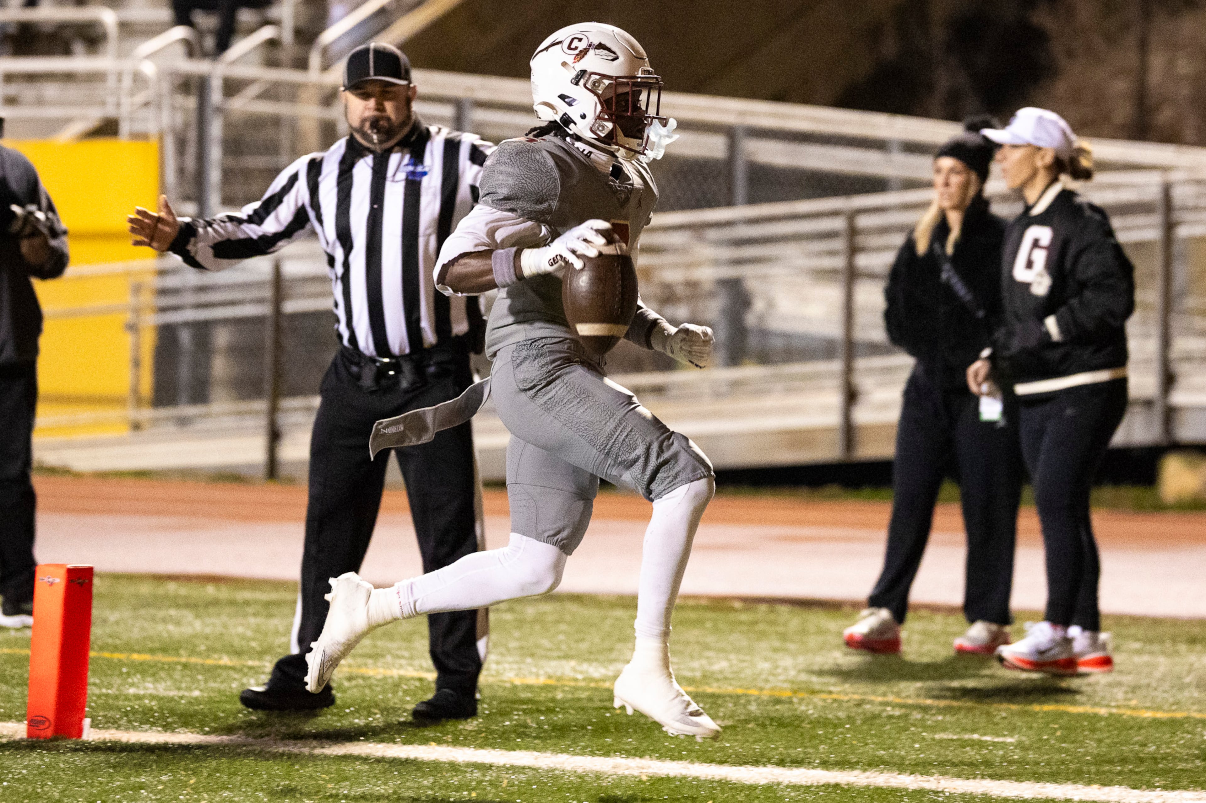 Creekside Eric Paul Jr. (6) runs for a touchdown during the first half of the class 4A semifinal against Kell at Creekside High School in Fairburn, GA on Friday, December 5, 2025. (Oscar Guevara Saenz for the AJC)
