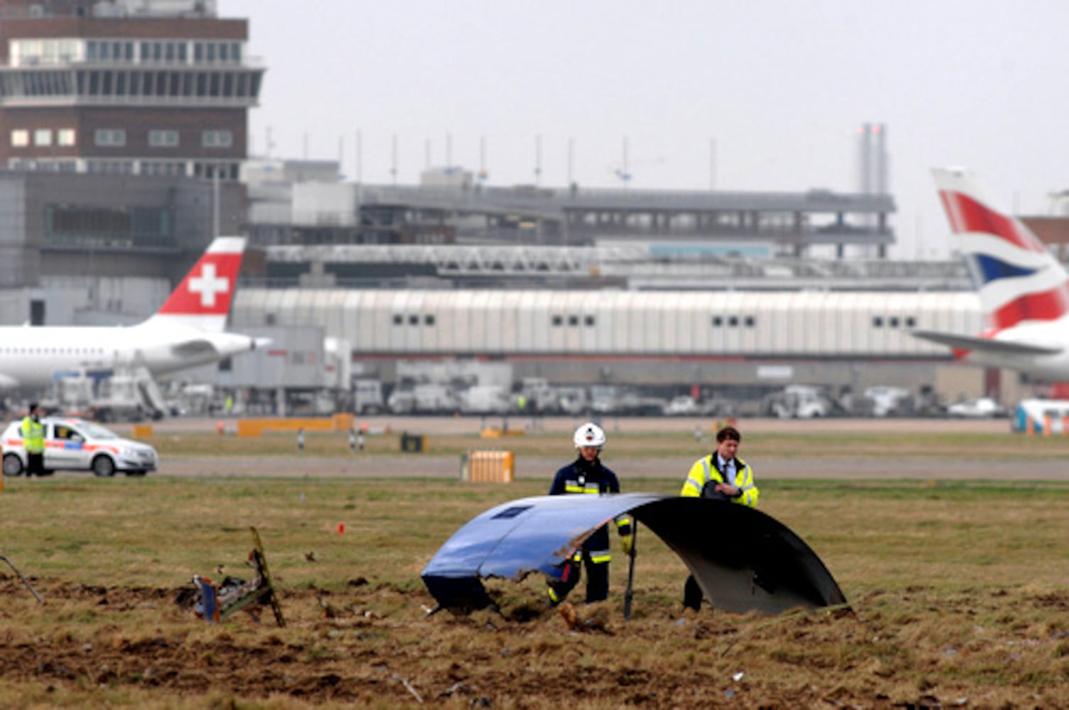 Plane crash-lands at Heathrow