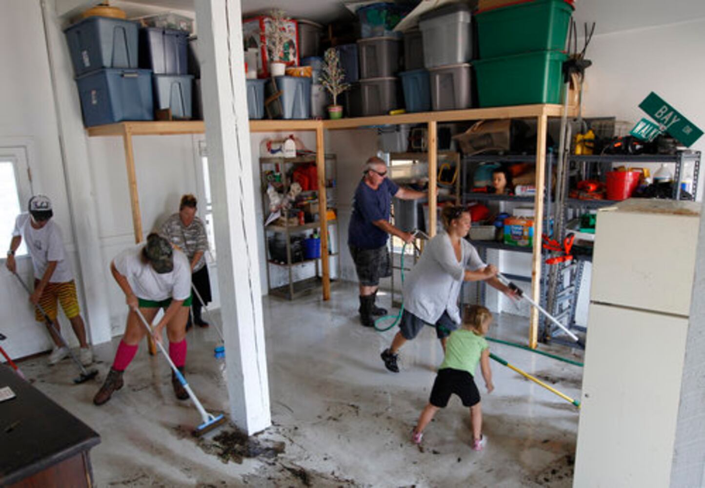 Hurricane Irene pounds North Carolina