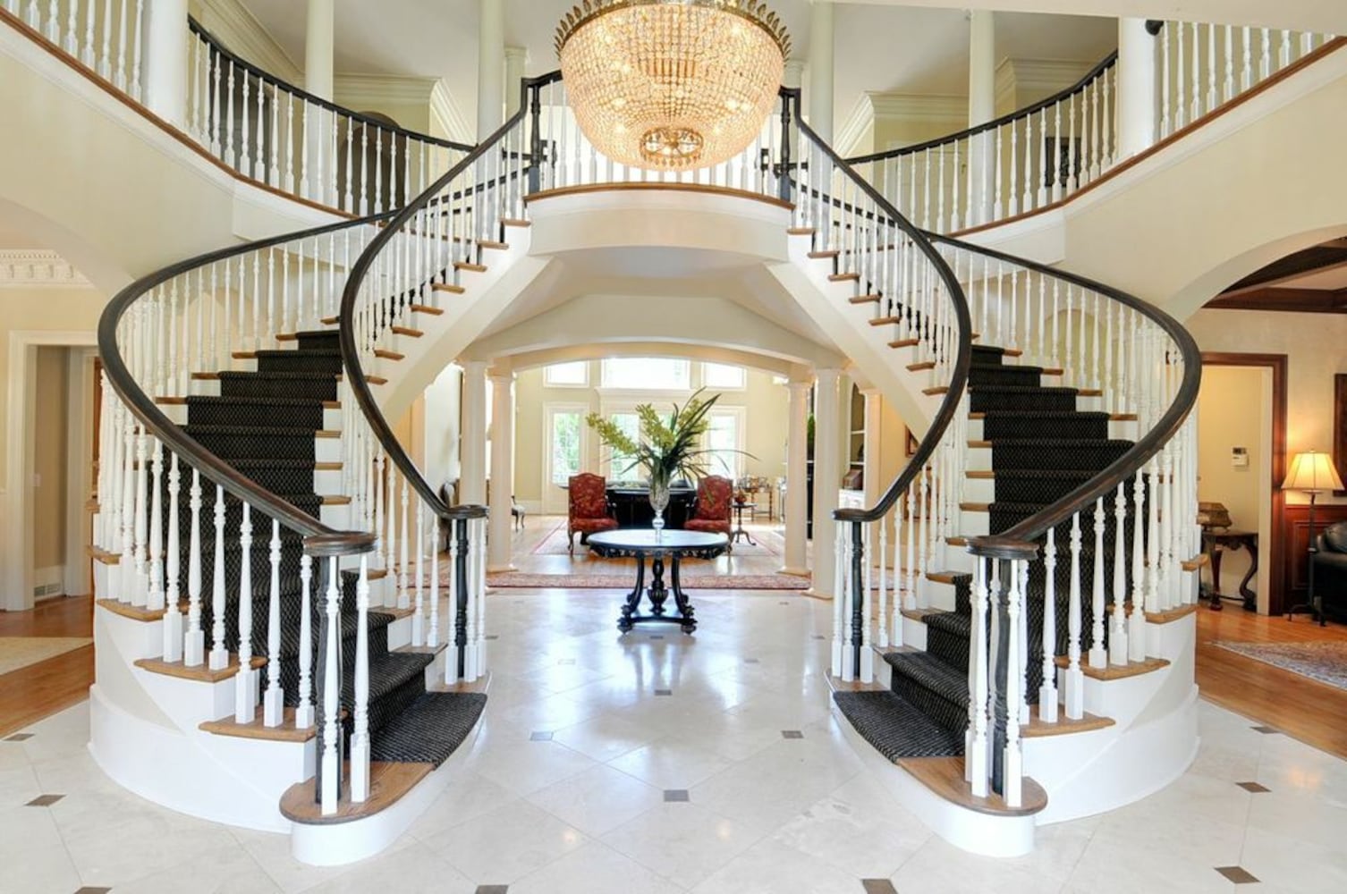 Former Braves pitcher is selling Alpharetta estate