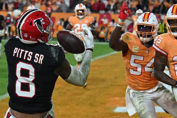 Falcons tight end Kyle Pitts Sr. makes one of his three touchdown catches against Tampa Bay.