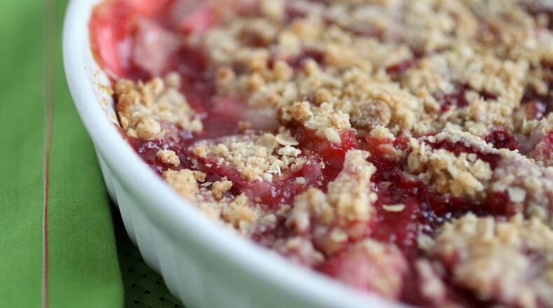 Strawberry Rhubarb Crisp. (Jessica J. Trevino/Detroit Free Press/TNS)