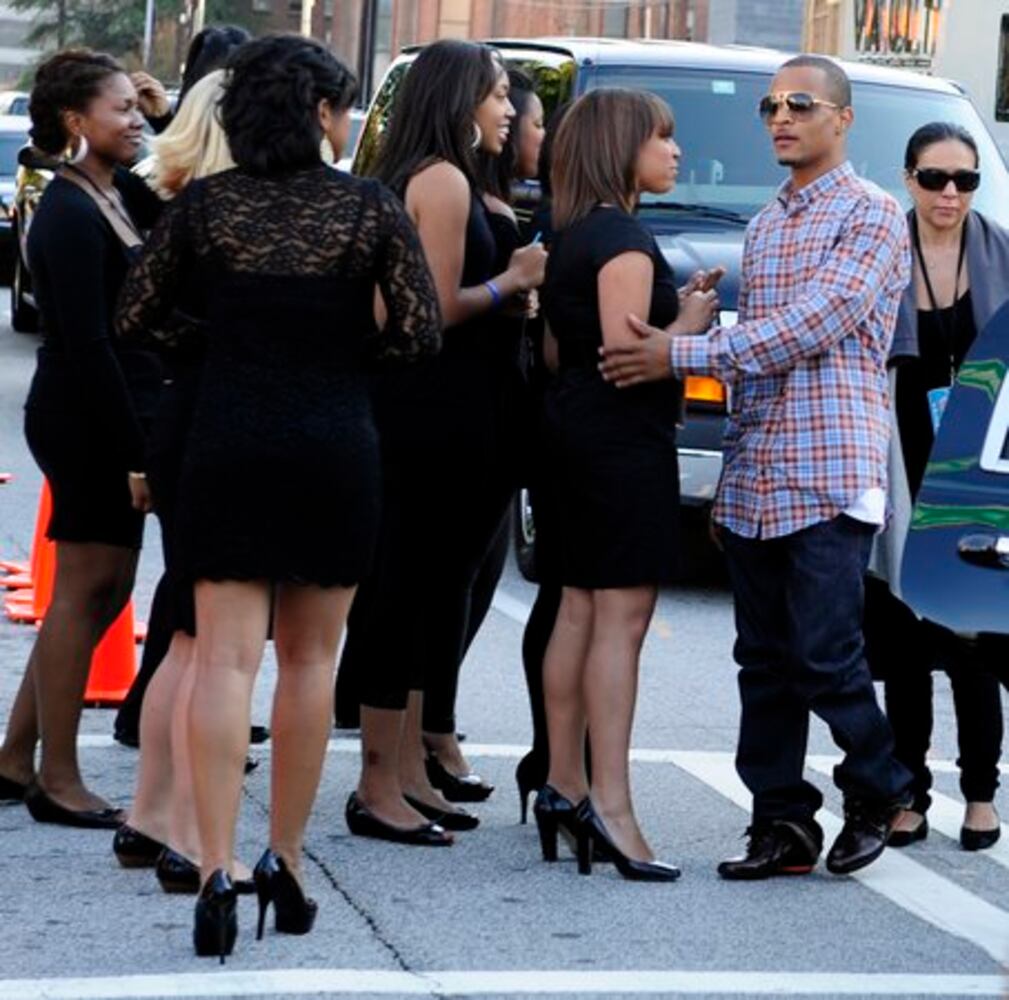 Stars shine on BET Awards red carpet