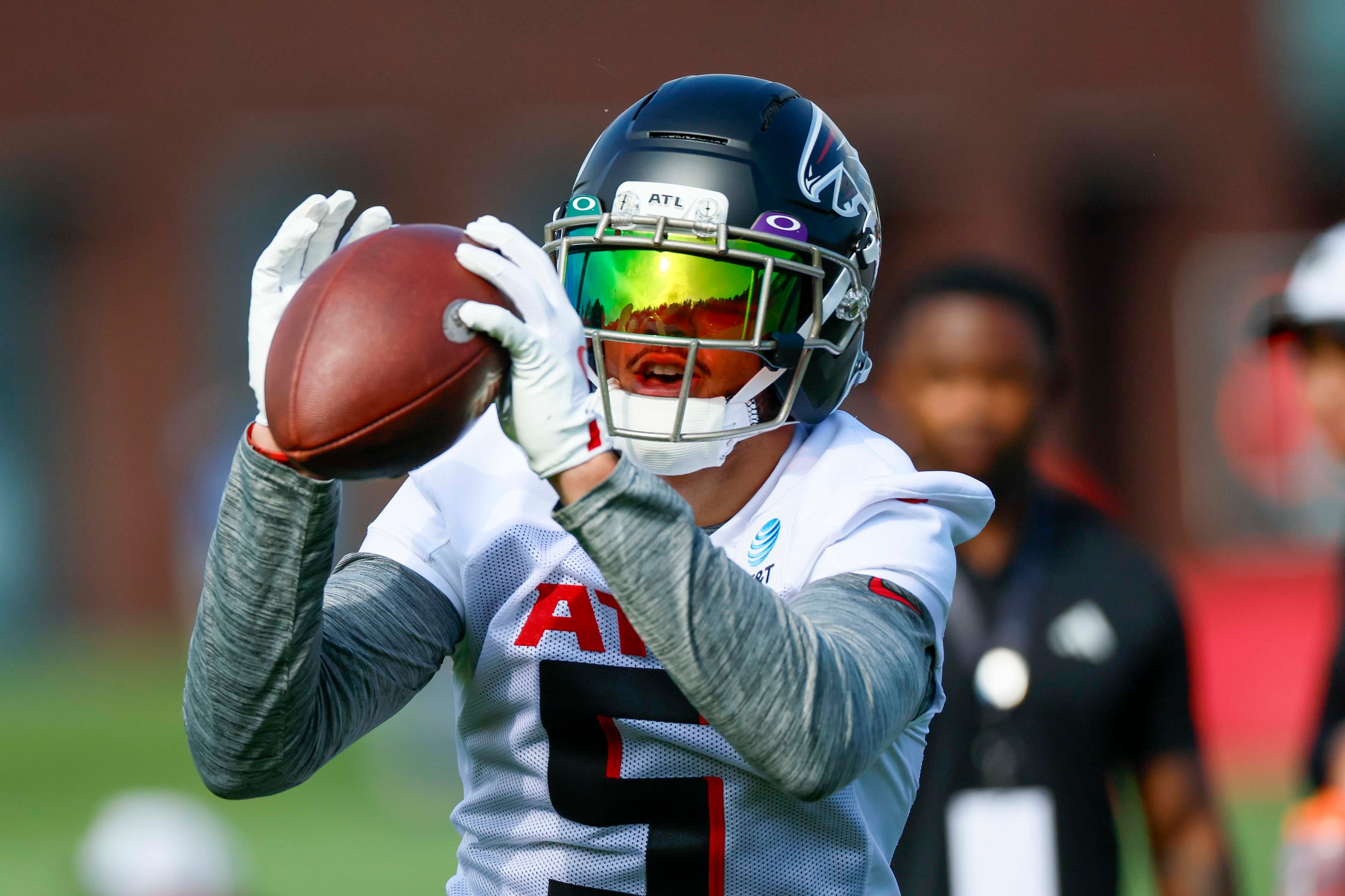 Atlanta Falcons wide receiver Drake London catches the ball during the first practice of training camp on Thursday, July 24, 2025, in Flowery Branch. (Miguel Martinez/AJC)