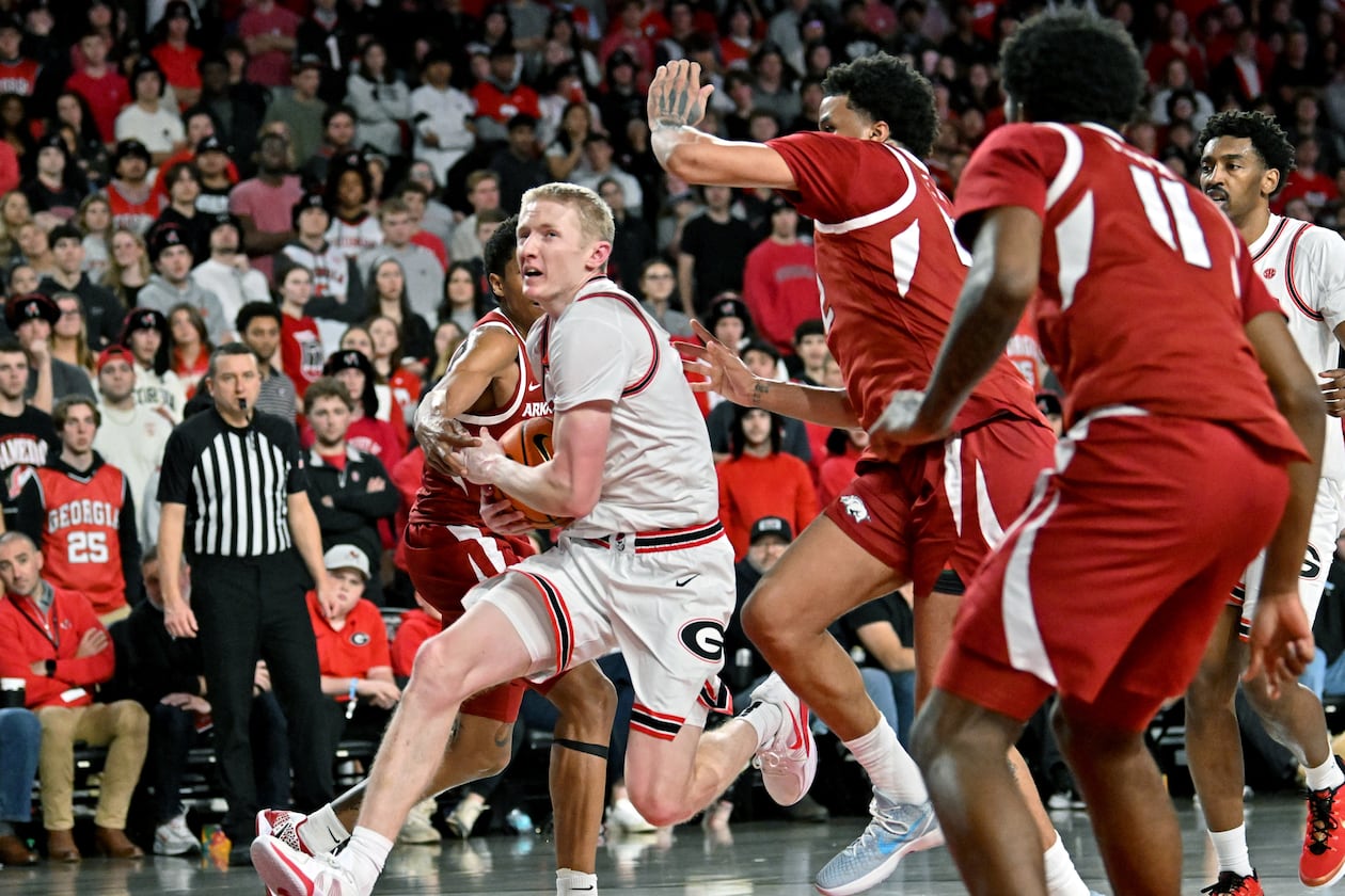 Georgia guard Blue Cain drives to the basket during the Bulldogs' game against Arkansas on Saturday, Jan. 17, 2026. (Hyosub Shin/AJC)