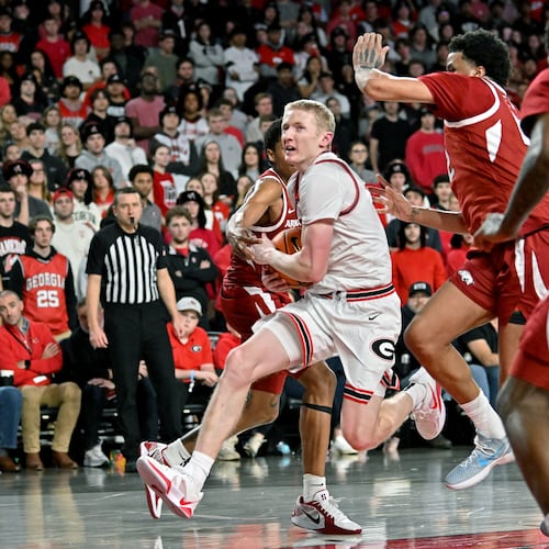 Georgia guard Blue Cain drives to the basket during the Bulldogs' game against Arkansas on Saturday, Jan. 17, 2026. (Hyosub Shin/AJC)