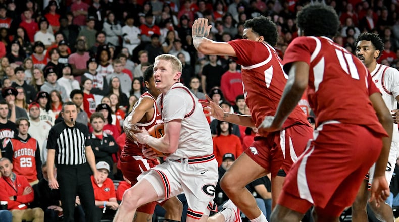Georgia guard Blue Cain drives to the basket during the Bulldogs' game against Arkansas on Saturday, Jan. 17, 2026. (Hyosub Shin/AJC)
