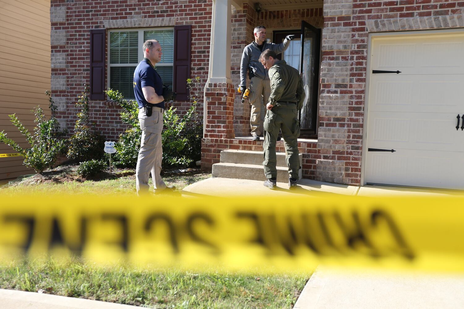 PHOTOS: FBI conducts search warrant operation in Fairburn