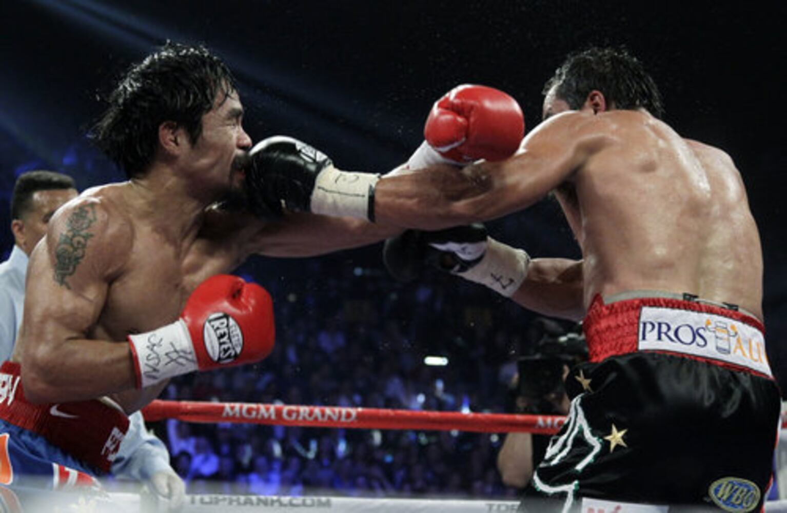 Manny Pacquiao defeats Juan Manuel Marquez