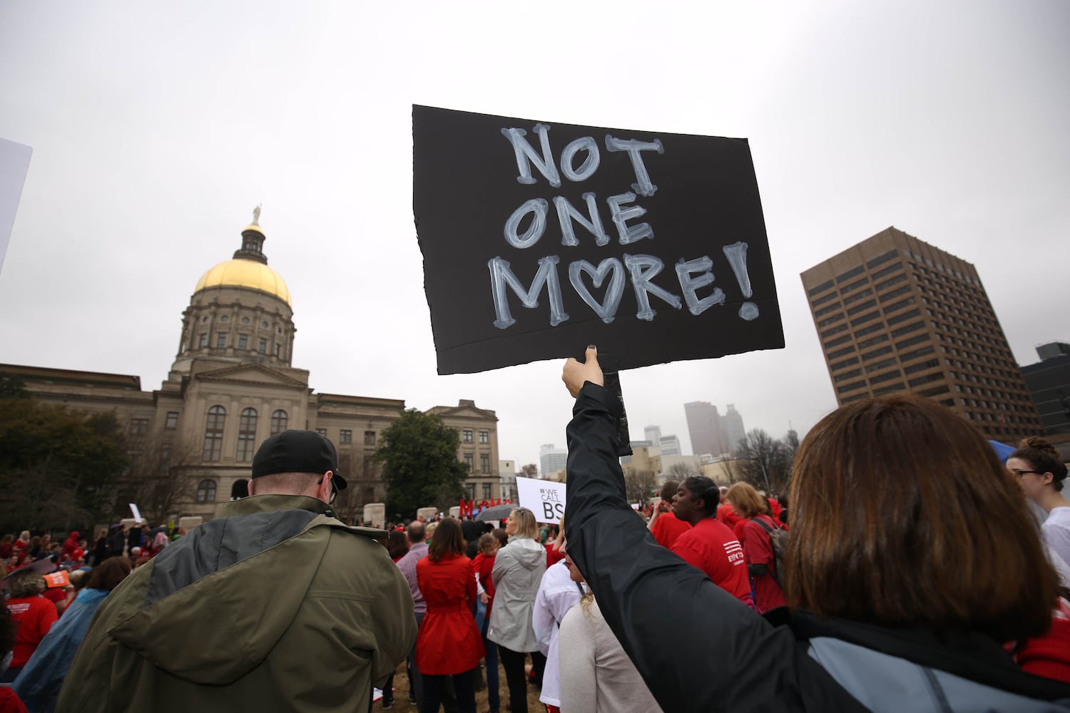How to Make Protest Signs? 10 Handheld poster.