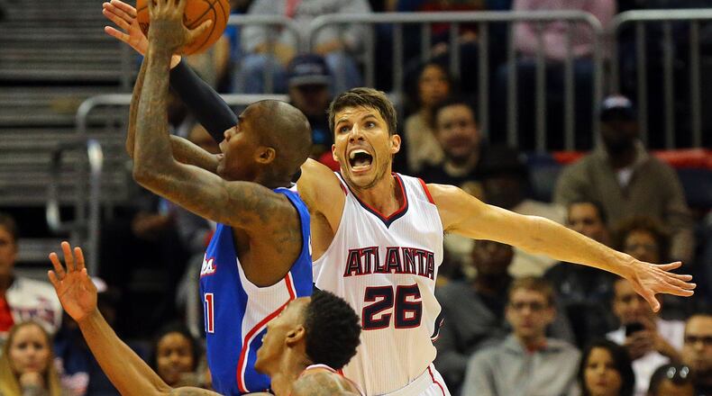 The Los Angeles Clippers’ Jamal Crawford gets a shot off against the Altanta Hawks’ Kyle Korver, right, during the first half at Philips Arena in Atlanta on Monday, Dec. 23, 2014. (Curtis Compton/Atlanta Journal-Constitution/TNS)
