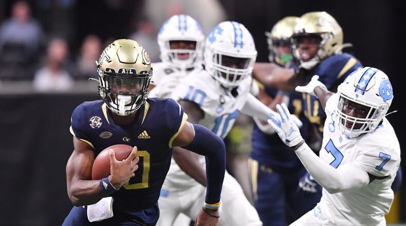 September 25, 2021 Atlanta - Georgia Tech's quarterback Jeff Sims (10) runs with the ball during the second half of an NCAA college football game at Mercedes-Benz Stadium in Atlanta on Saturday, September 25, 2021. Georgia Tech won 45-22 over North Carolina. (Hyosub Shin / Hyosub.Shin@ajc.com)