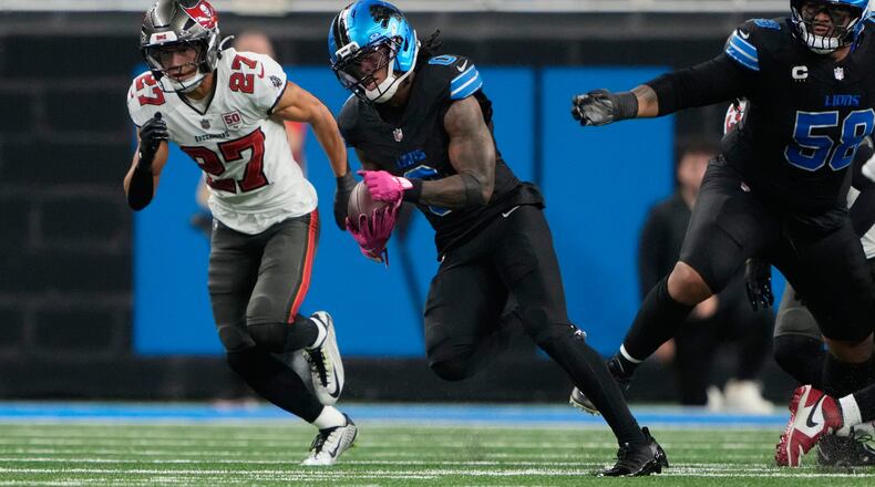 Detroit Lions running back Jammer Gibbs (0) runs for a touchdown against the Tampa Bay Buccaneers during the first half of an NFL football game, Monday, Oct. 20, 2025, in Detroit. AP Photo/Ryan Sun)