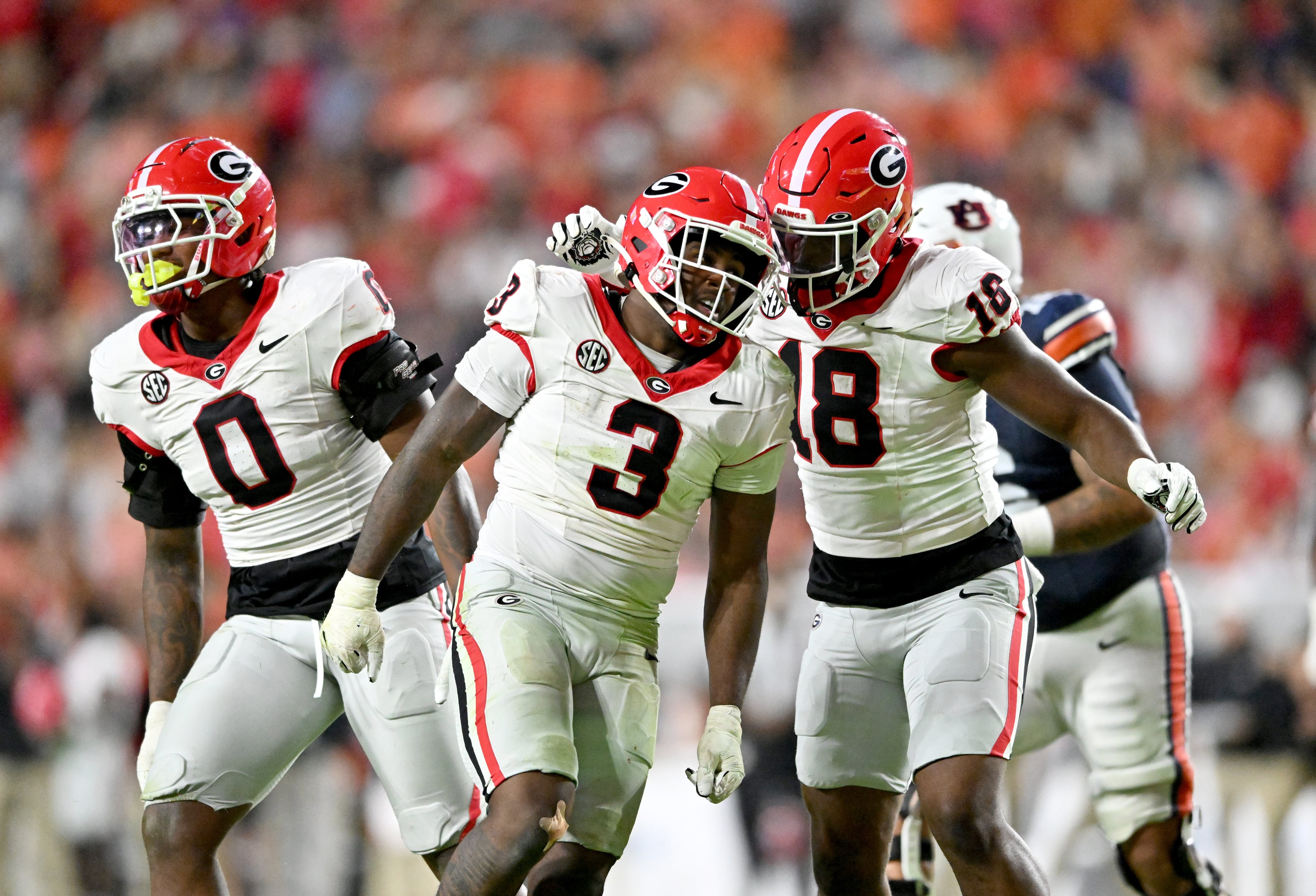 Georgia linebacker CJ Allen (3) celebrates with teammates after sacking Auburn quarterback Jackson Arnold during the second half in a NCAA college football game at Jordan-Hare Stadium, Saturday, October 11, 2025, in Auburn, Ala. Georgia won 20-10 overAuburn. (Hyosub Shin / AJC)