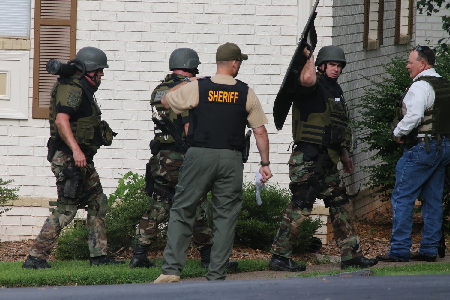 Manhunt in Cobb police officer shooting