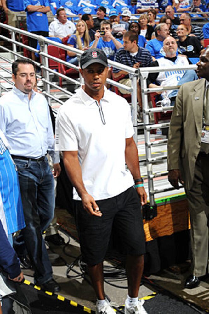 Celebrities watch Game 3 of Lakers vs. Magic