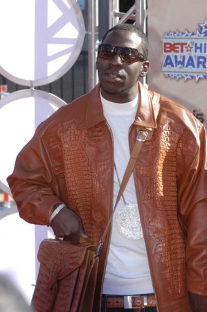Stars shine on BET Awards red carpet