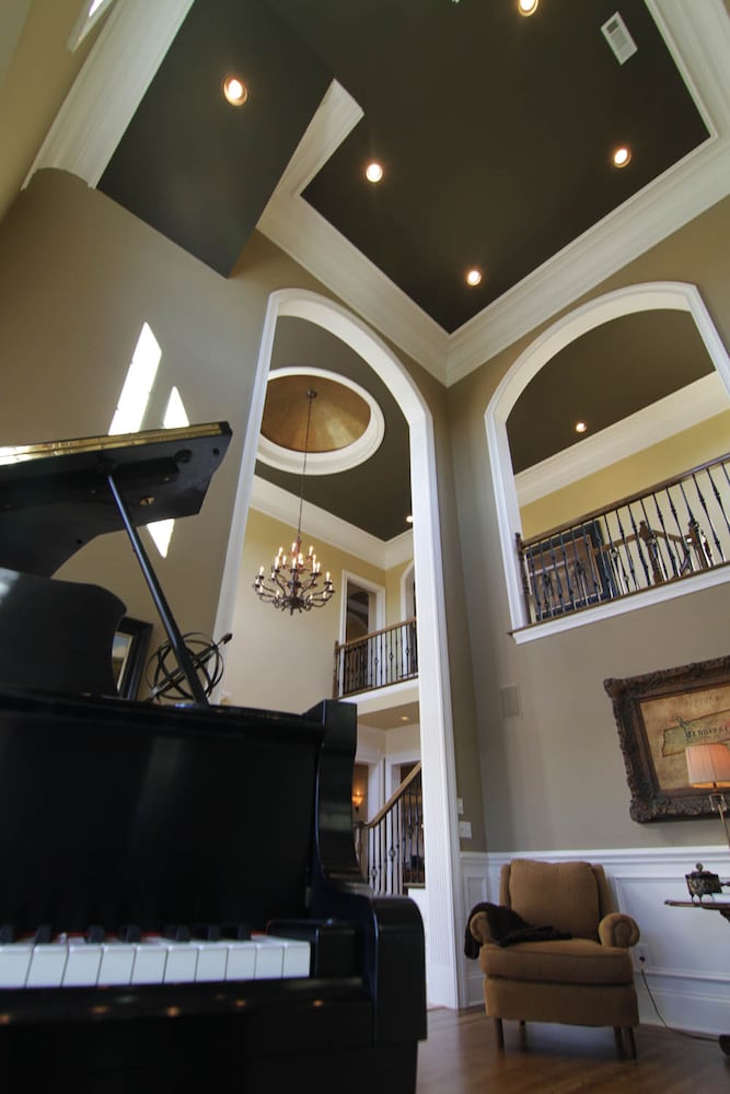 Franklin, Tenn., estate has billiards/media room, 3 wet bars