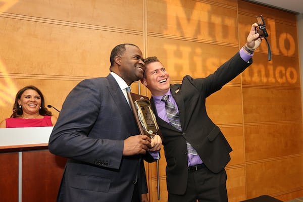 In this 2020 photo, Mario Guevara takes a selfie with former Atlanta Mayor Kasim Reed as former Mundo Hispanico Managing Editor Maria Bastidas looks on. (Miguel Martinez/AJC)