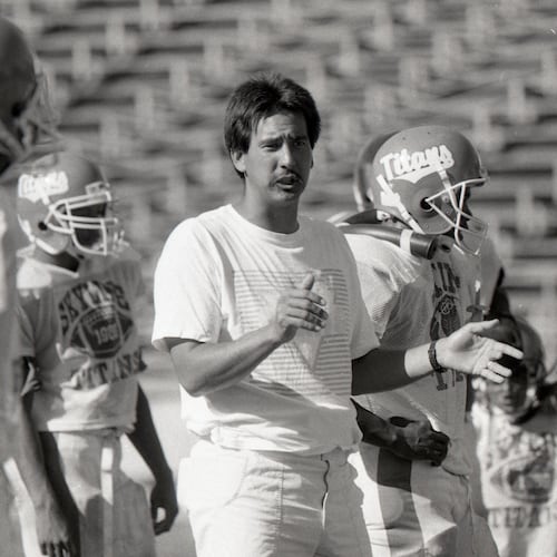 Skyline High School football coach John Beam talks to players at Skyline High School in Oakland, Calif., on Sept. 5, 1989. (Deanne Fitzmaurice/San Francisco Chronicle via AP)