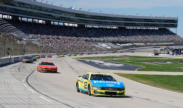 Ryan Blaney (12) heads into Turn 1 during a NASCAR Cup Series auto race at Texas Motor Speedway in Fort Worth, Texas, Sunday, May 4, 2025. (AP Photo/Larry Papke)