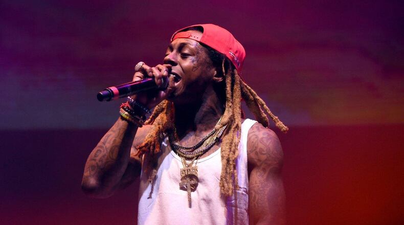 Rapper Lil Wayne had to cancel his show in Las Vegas.