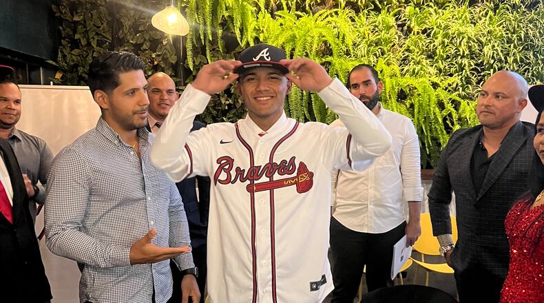 Outfielder Luis Guanipa, center, signed with the Braves on Jan. 15, 2023. Guanipa is an international signee from Venezuela. Jonathan Cruz, left, the director of Latin American scouting for the Braves, was instrumental in the signing of Guanipa. (Photo courtesy of the Atlanta Braves)