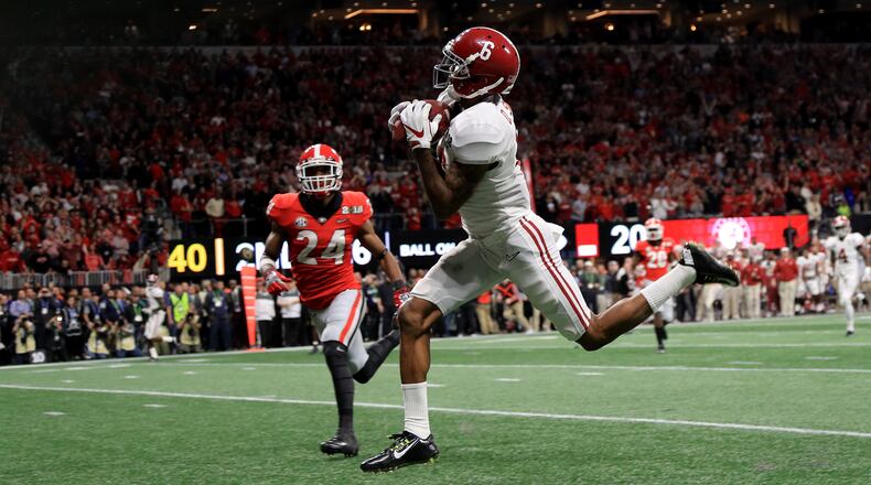ATLANTA, GA - JANUARY 08: DeVonta Smith #6 of the Alabama Crimson Tide catches a 41 yard touchdown pass over Georgia saftey Dominick Sanders (24) to beat the Bulldogs in the CFP National Championship presented by AT&T in overtime at Mercedes-Benz Stadium on January 8, 2018 in Atlanta, Georgia. (Photo by Mike Ehrmann/Getty Images)