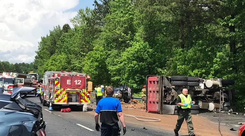 A multivehicle wreck has shut down all northbound lanes of Ga. 400 in Forsyth County, authorities said.