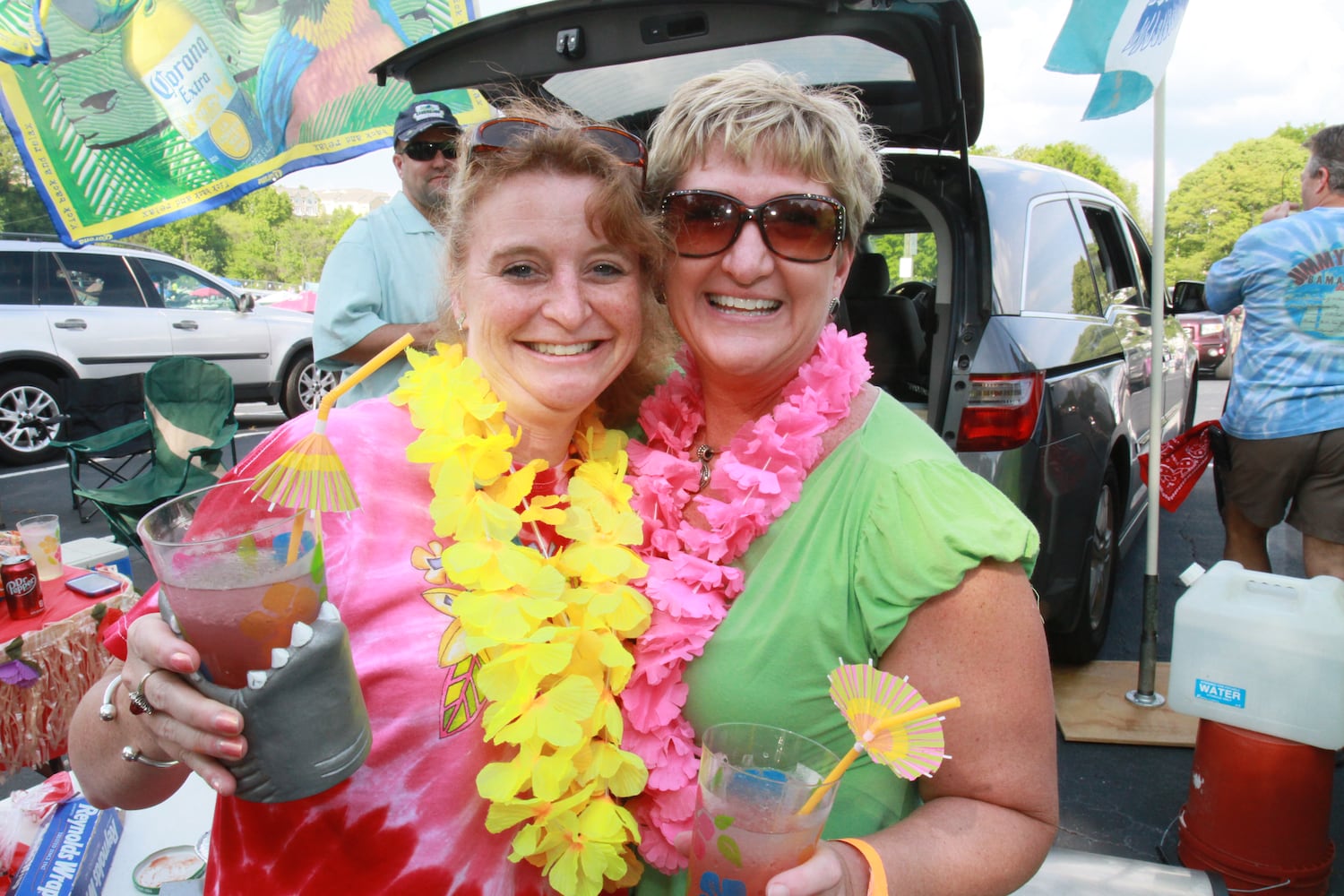 Jimmy Buffett fans gather for Atlanta concert