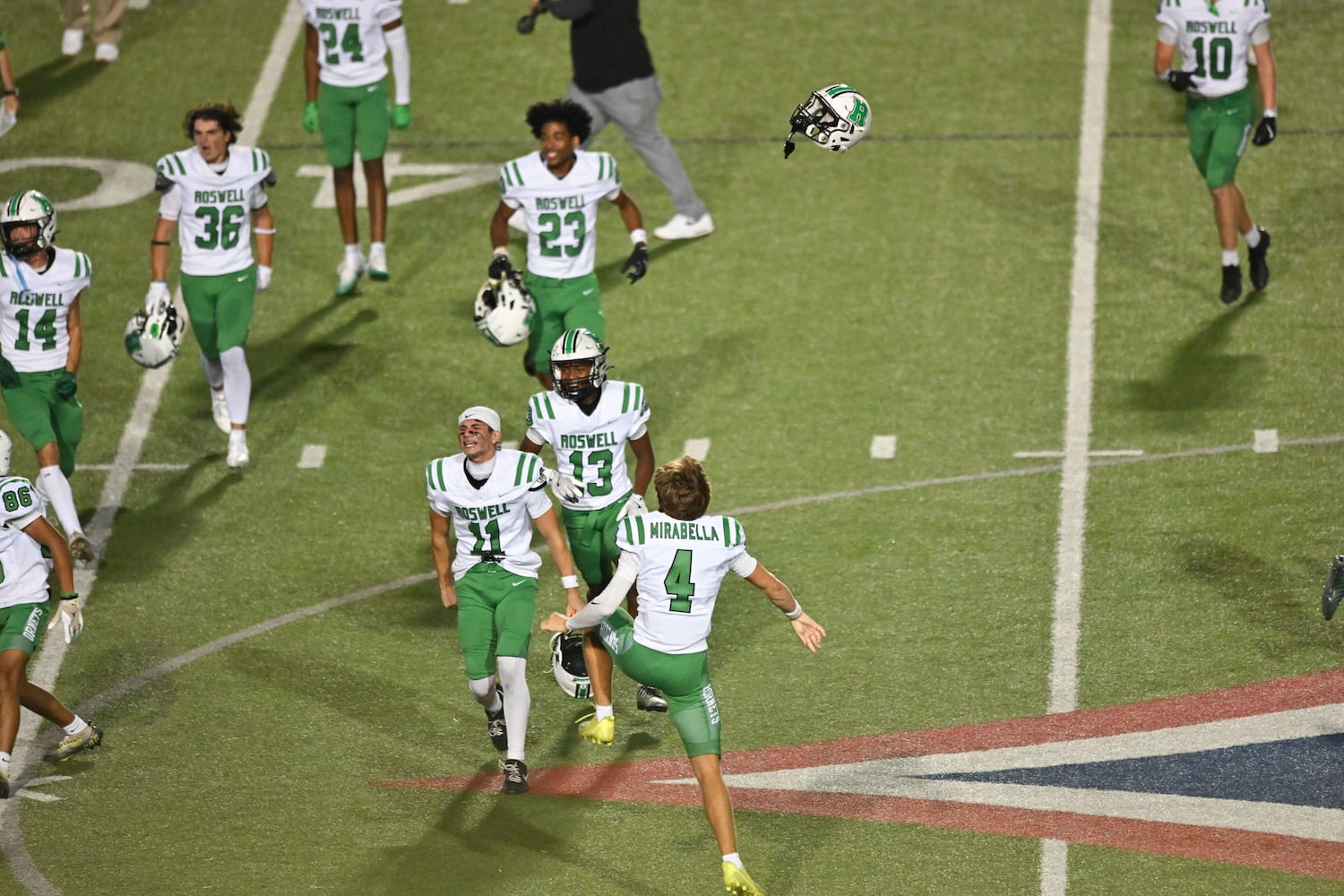 The Roswell Hornets react to their 30-28 win over Walton during the final seconds of their game Friday, August 29, 2025 at Walton High School. (Daniel Varnado/For the Atlanta Journal-Constitution)