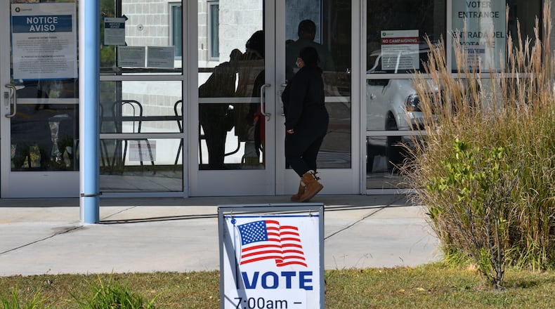 October 22, 2022 Stone Mountain - Voters enter an early voting location at Mountain Park Activity Building in Stone Mountain on Saturday, October 22, 2022. A record-breaking week of early voting continues Saturday, the first weekend voting day of the general election season. Some 729,029 people cast ballots Monday through Friday, far surpassing the 488,177 people voted during the same period in the 2018 midterm election. (Hyosub Shin / Hyosub.Shin@ajc.com)