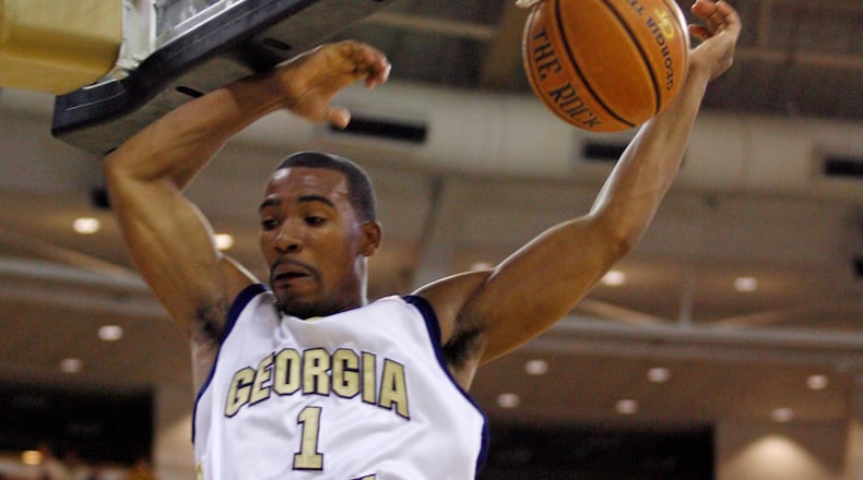 Georgia Tech's Javaris Crittenton scores on a breakaway near the end of the first half against Penn State at Tech on Tuesday, Nov. 28, 2006. (Jenni Girtman for the AJC )