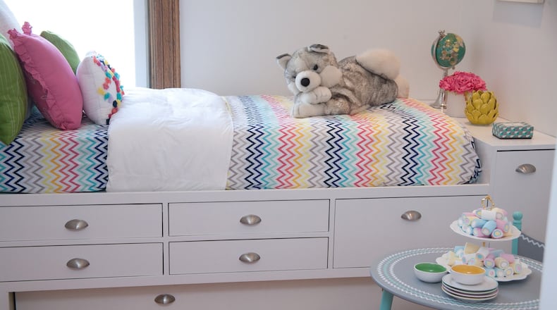 Bright colors and oversized artwork make this children’s room bold and bright. (Handout/TNS)