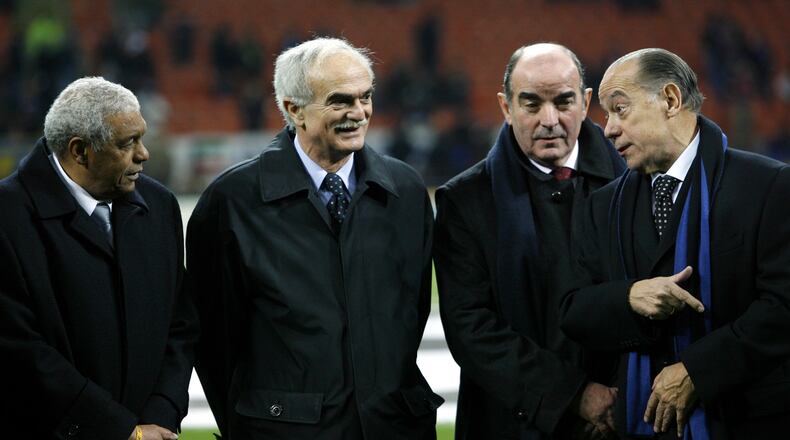 FILE - Inter Milan's former players Sandro Mazzola, second left, with Jair of Brazil, left, Mario Corso and Luis Suarez, right, prior to the start of the Champions League first knockout round, second leg soccer match between Inter and Ajax at the San Siro stadium in Milan, Italy, March 14, 2006. (AP Photo/Luca Bruno, File)