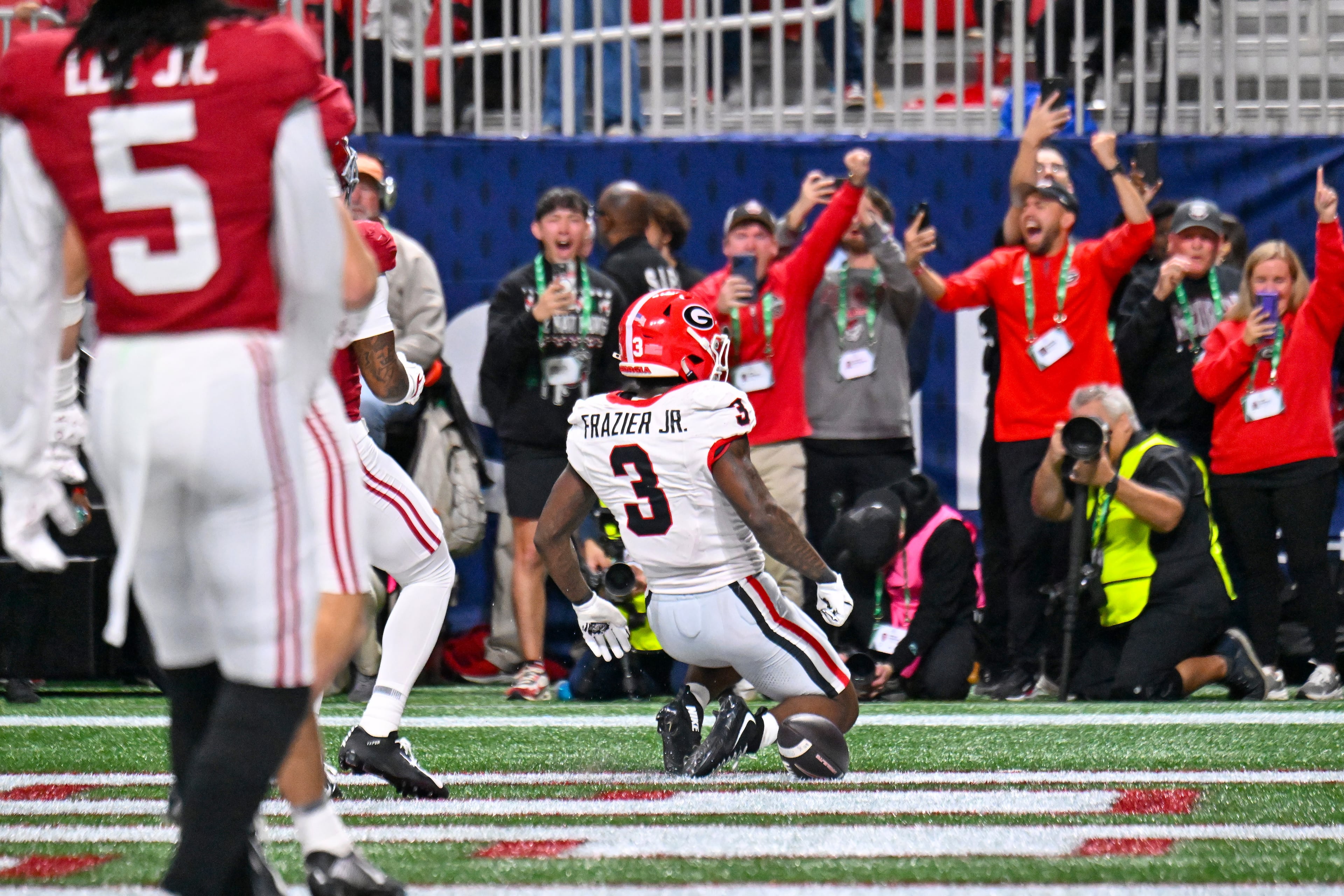 Georgia running back Nate Frazier (3) runs nine yards for a touchdown against Alabama defensive back Keon Sabb (3) during the third quarter of the SEC Championship game at Mercedes-Benz Stadium, Saturday, Dec. 6, 2025, in Atlanta. (Hyosub Shin / AJC)