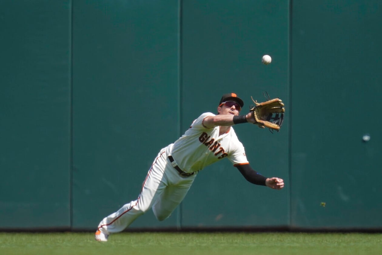 San Francisco Giants center fielder Mike Yastrzemski catches a fly out by Atlanta Braves' Vaughn Grissom during the fifth inning of a baseball game in San Francisco, Yastrzemski has now joined the Braves. (Godofredo A. Vásquez/AP 2022)