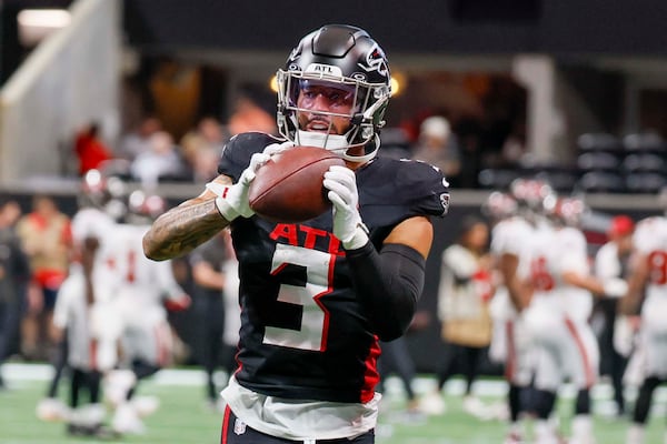 Falcons safety Jessie Bates III warms up before the team's September matchup with Tampa Bay.