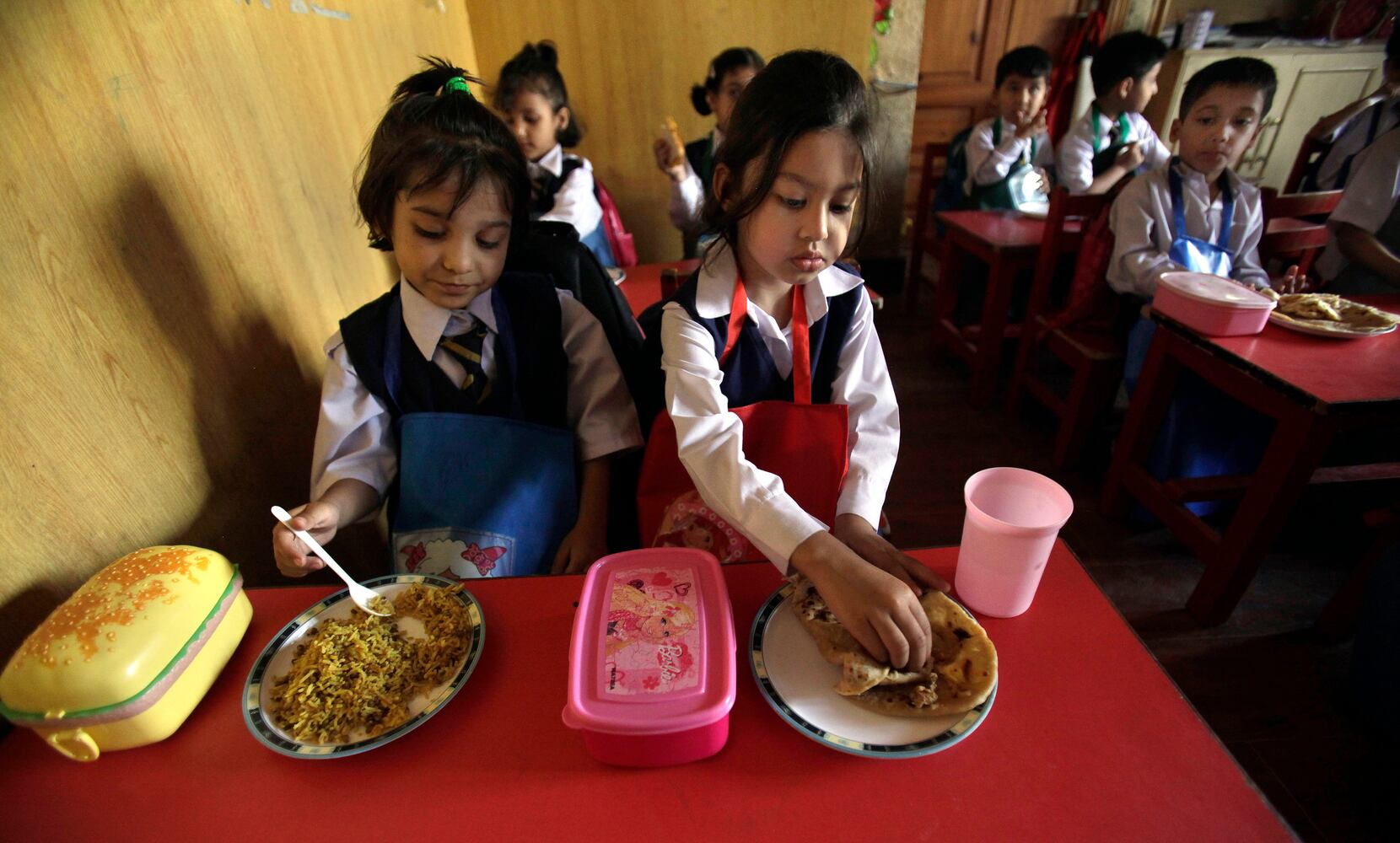 Lunchtime at schools in different countries