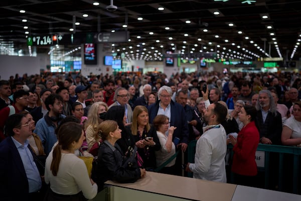 Passengers crowd the train accesses at Sants train station in Barcelona, Spain, Tuesday, April 29, 2025. (AP Photo/Emilio Morenatti)