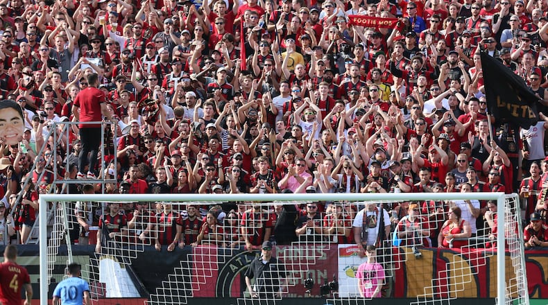 Atlanta United's goalkeeper makes an impressive save Sunday. Miguel Martinez/Mundo Hispanico