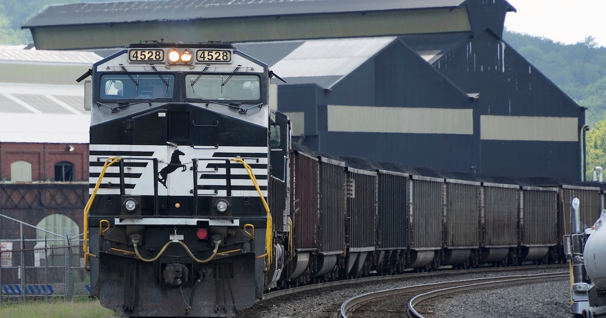 Union Pacific, Norfolk Southern to file merger application by Dec. 1