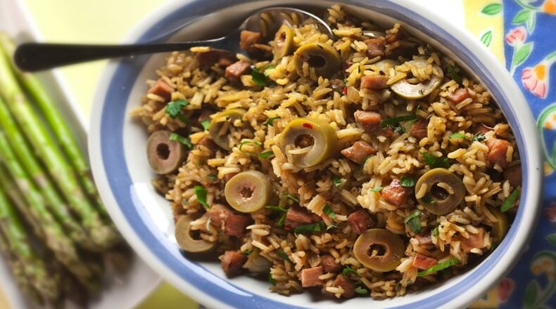 Ham-it-up skillet updates a 1960s convenience foods recipe with flavor from vermouth, Dijon mustard, thyme and bay leaf. (Bill Hogan/Chicago Tribune/TNS)