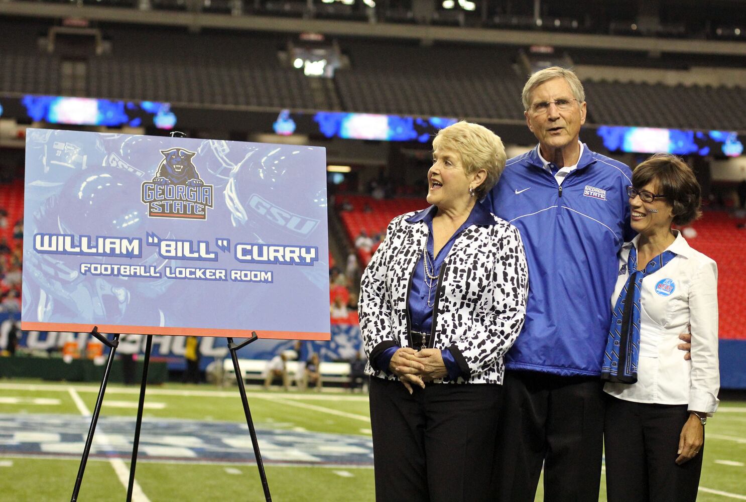 Curry, seniors honored in season's final home game