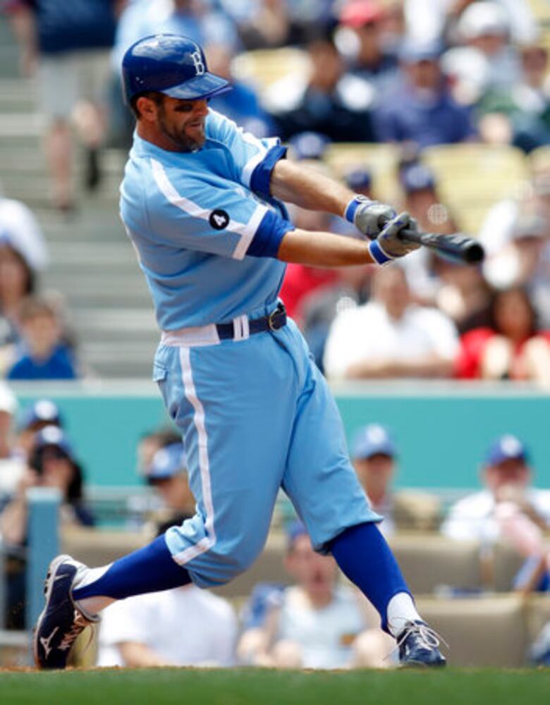 Braves, Dodgers wear throwback uniforms