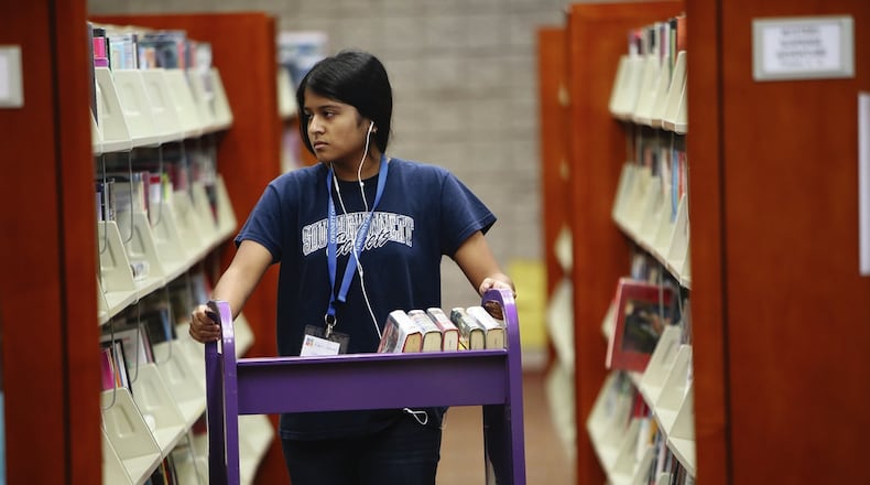 According to a study conducted by the Pew Research Center, compared with other groups, Hispanics are more prone to say that the closing of a community library would have a major impact on their family. Miguel Martínez/MundoHispanico